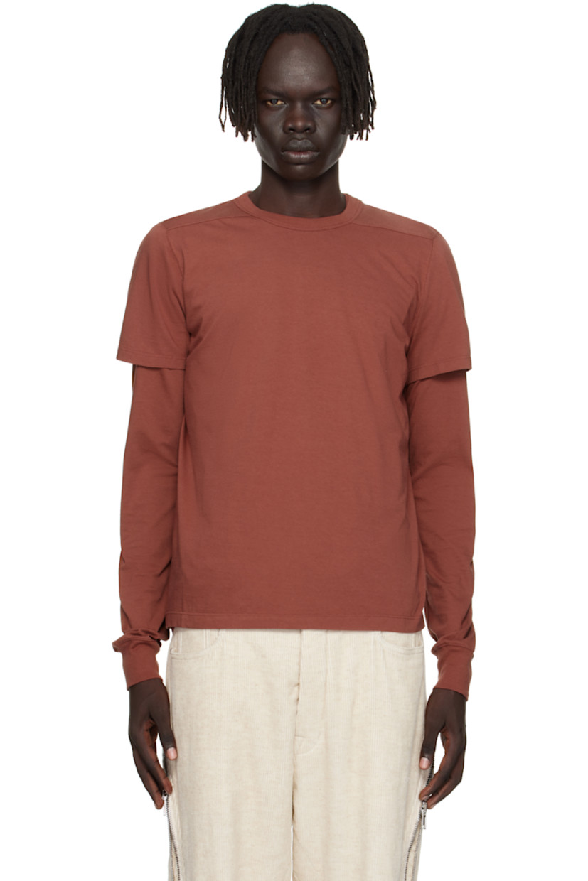 Organic cotton jersey T-shirt.

· GOTS-certified organic cotton
· Rib-knit crewneck 
· Offset seam at shoulders
· Central seam at back

Supplier color: Dark pink