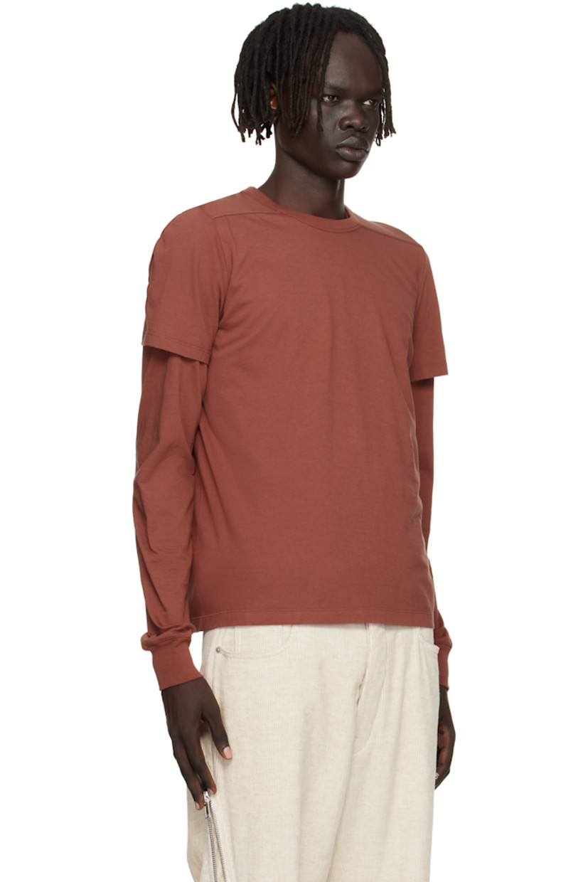 Organic cotton jersey T-shirt.

· GOTS-certified organic cotton
· Rib-knit crewneck 
· Offset seam at shoulders
· Central seam at back

Supplier color: Dark pink