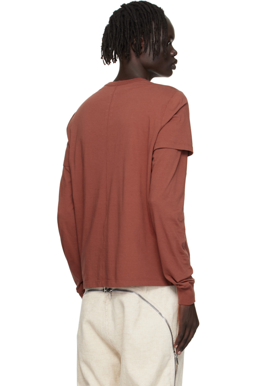 Organic cotton jersey T-shirt.

· GOTS-certified organic cotton
· Rib-knit crewneck 
· Offset seam at shoulders
· Central seam at back

Supplier color: Dark pink