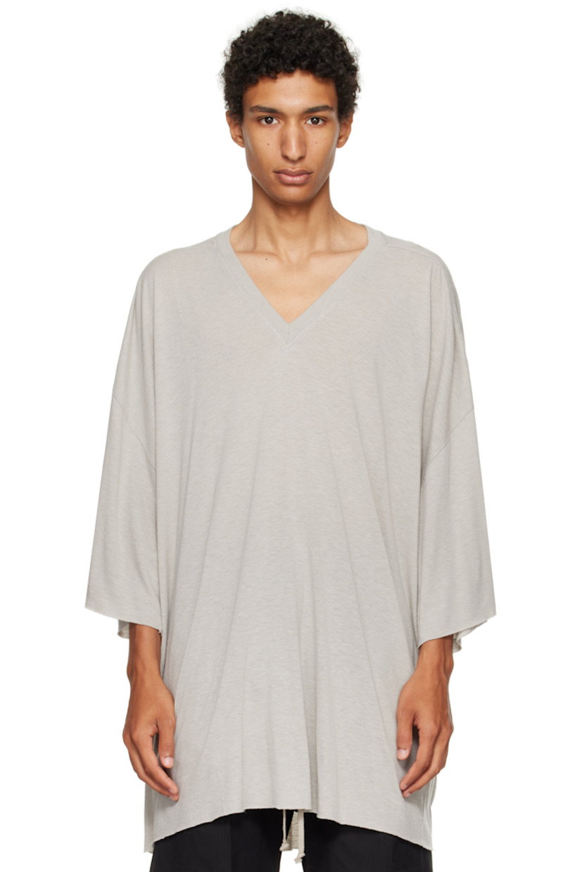 Nylon- and viscose-blend jersey T-shirt.

· FSC®- and RWS-certified
· Rib-knit V-neck
· Raw edge at hem and cuffs
· Offset seam at dropped shoulders

Supplier color: Pearl