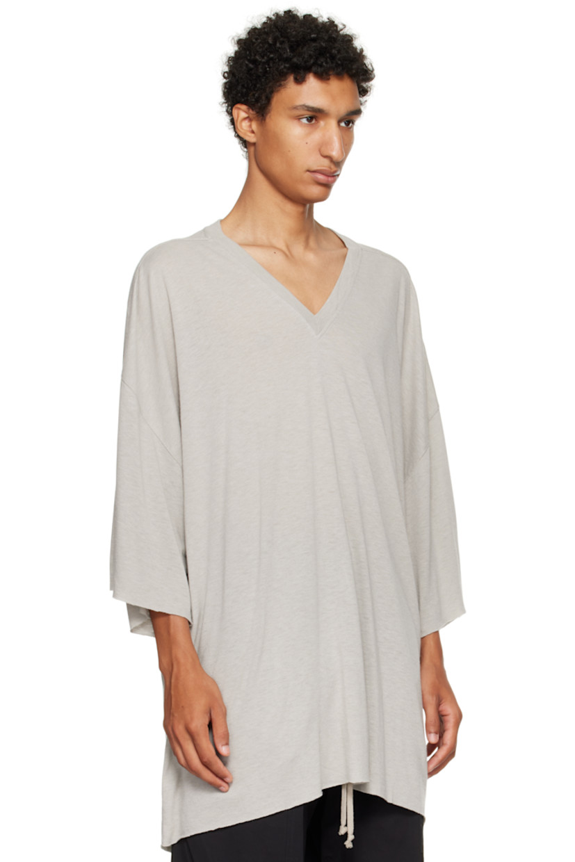 Nylon- and viscose-blend jersey T-shirt.

· FSC®- and RWS-certified
· Rib-knit V-neck
· Raw edge at hem and cuffs
· Offset seam at dropped shoulders

Supplier color: Pearl