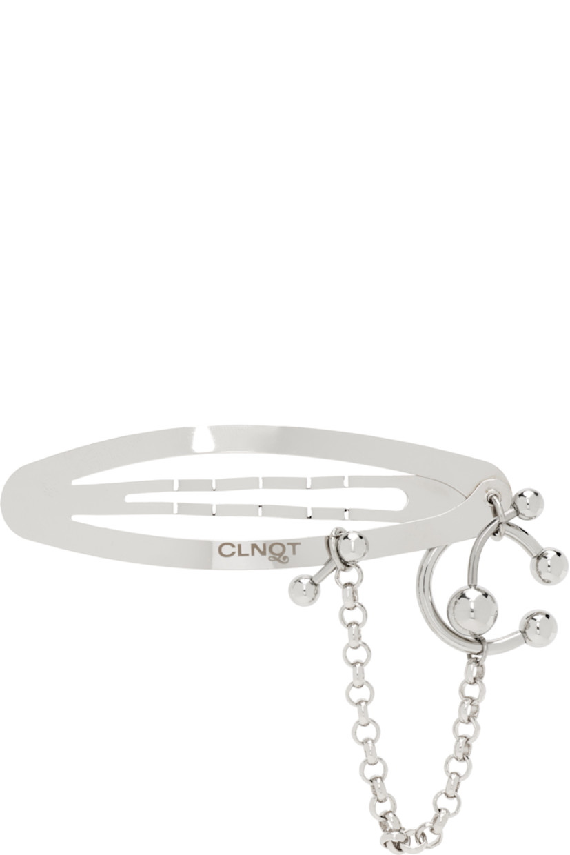 Handcrafted barrette in palladium-plated brass.

· Logo engraved at face
· Rolo chain detailing and charms at drop
· H2" x W3.25"

Supplier color: Palladium