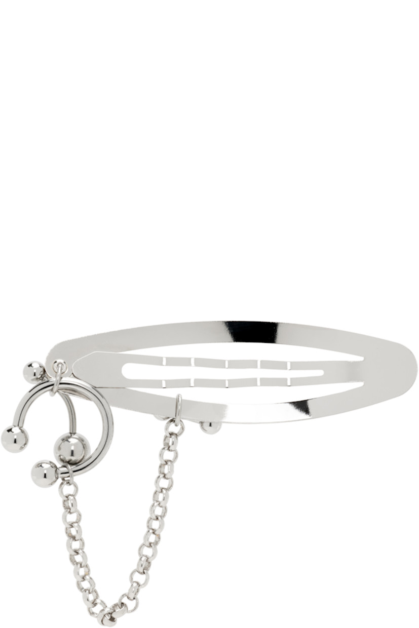 Handcrafted barrette in palladium-plated brass.

· Logo engraved at face
· Rolo chain detailing and charms at drop
· H2" x W3.25"

Supplier color: Palladium