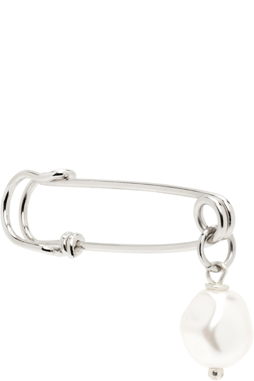 Single handcrafted drop earring in palladium-plated brass.

· Faux-pearl pendant at drop
· Safety-pin fastening
· H2" x W0.5"

Supplier color: Palladium