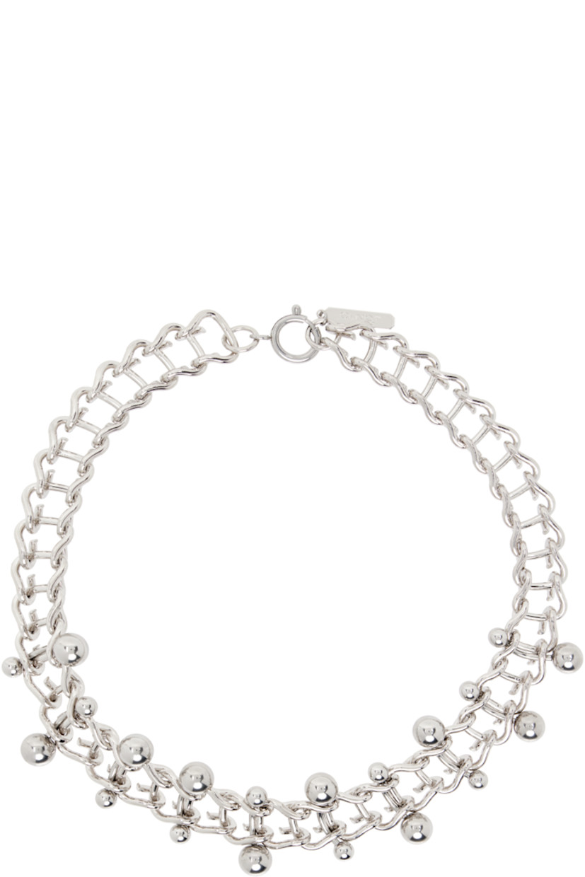 Handcrafted modified cable chain choker in palladium-plated brass.

· Charms at length
· Logo plaque at spring-ring fastening
· L15"

Supplier color: Palladium