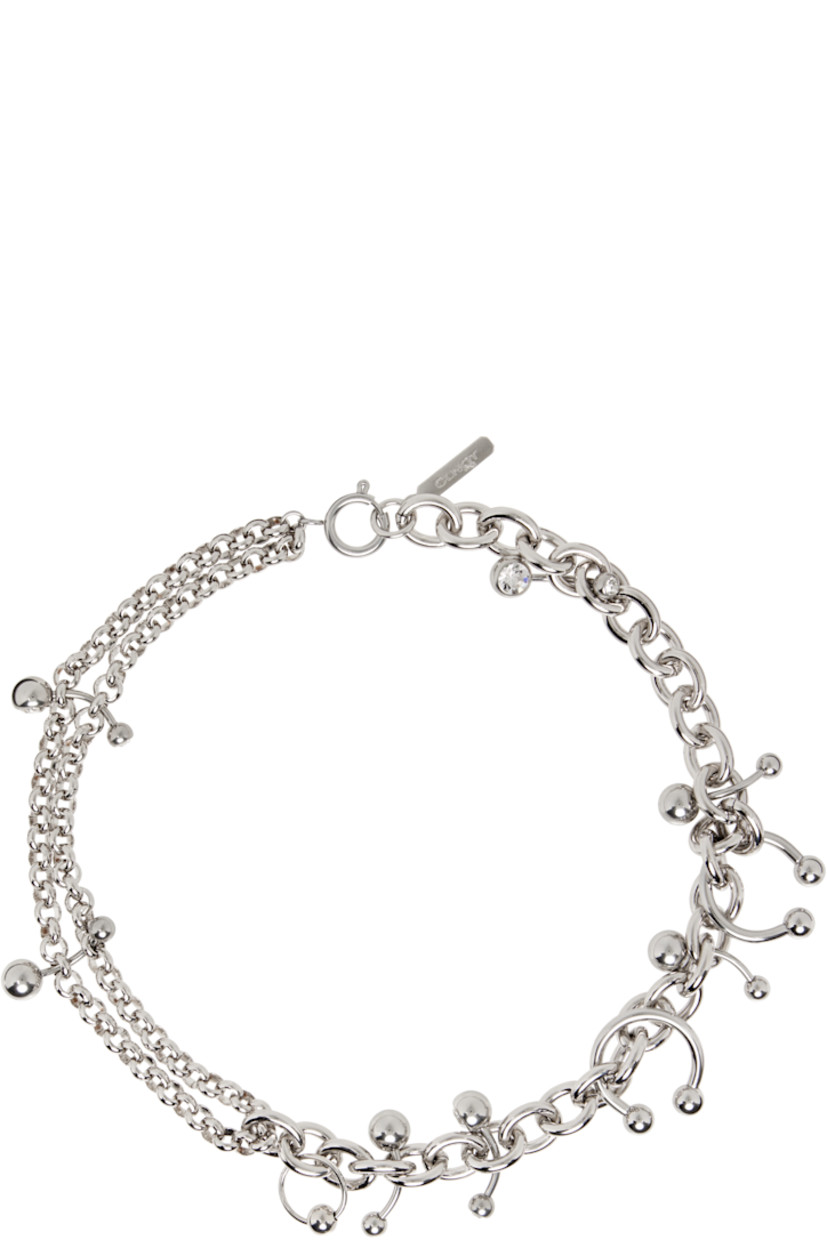 Handcrafted cable and tiered rolo chain necklace in palladium-plated brass.

· Charms throughout
· Logo plaque at adjustable spring-ring fastening
· L19"

Supplier color: Palladium