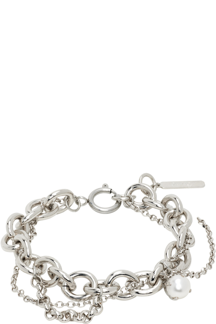 Handcrafted tiered cable chain and rolo chain bracelet in palladium-plated brass.

· Prong-set faux-pearl at length
· Logo plaque at adjustable spring-ring fastening 
· L7.5"

Supplier color: Palladium