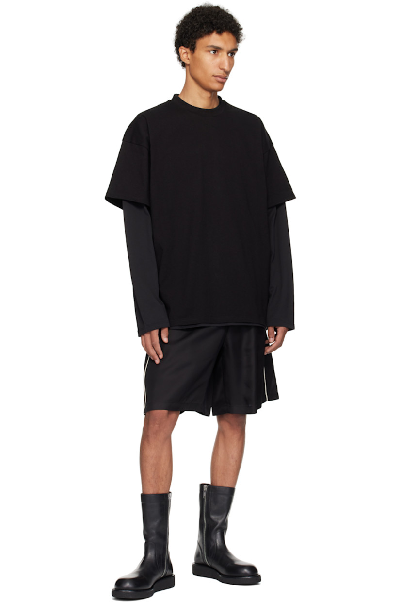 Cotton jersey T-shirt. 

· Rib-knit crewneck
· Dropped shoulders
· Layered sleeves
· Logo and text printed at back

Supplier color: Black