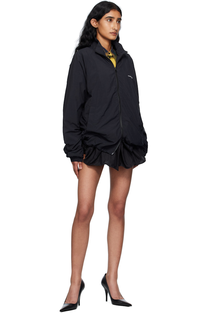 Nylon taffeta jacket.

· Stand collar
· Two-way zip closure
· Logo printed at chest and back
· Welt pockets at front
· Bungee-style drawstring at hem
· Metal eyelets at underarms
· Raglan sleeves
· Elasticized cuffs
· Full mesh lining

Supplier color: Bk