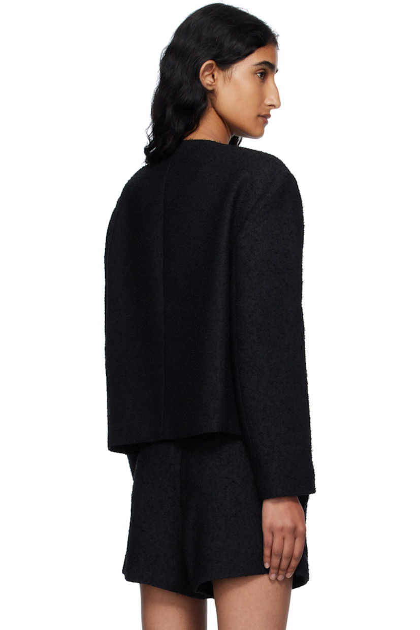 Bouclé tweed jacket.

· Round neck
· Button closure
· Patch pockets at front
· Padded shoulders
· Full satin lining

Supplier color: Bk