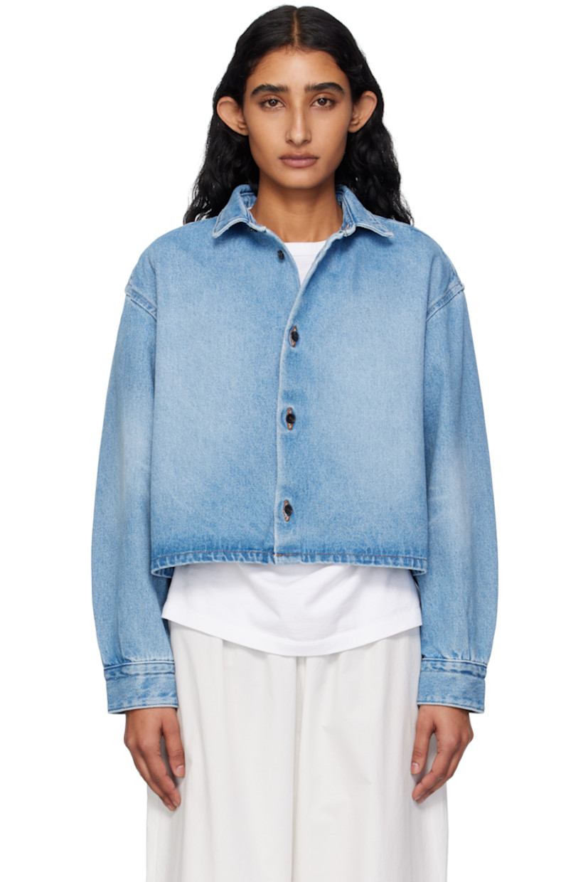 Non-stretch denim shirt.

· Fading throughout
· Spread collar
· Button closure
· Cropped hem
· Buttoned barrel cuffs
· Box pleat at back yoke
· Contrast stitching in tan

Supplier color: Light blue