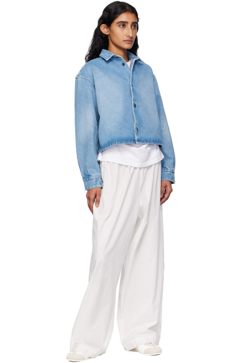Non-stretch denim shirt.

· Fading throughout
· Spread collar
· Button closure
· Cropped hem
· Buttoned barrel cuffs
· Box pleat at back yoke
· Contrast stitching in tan

Supplier color: Light blue