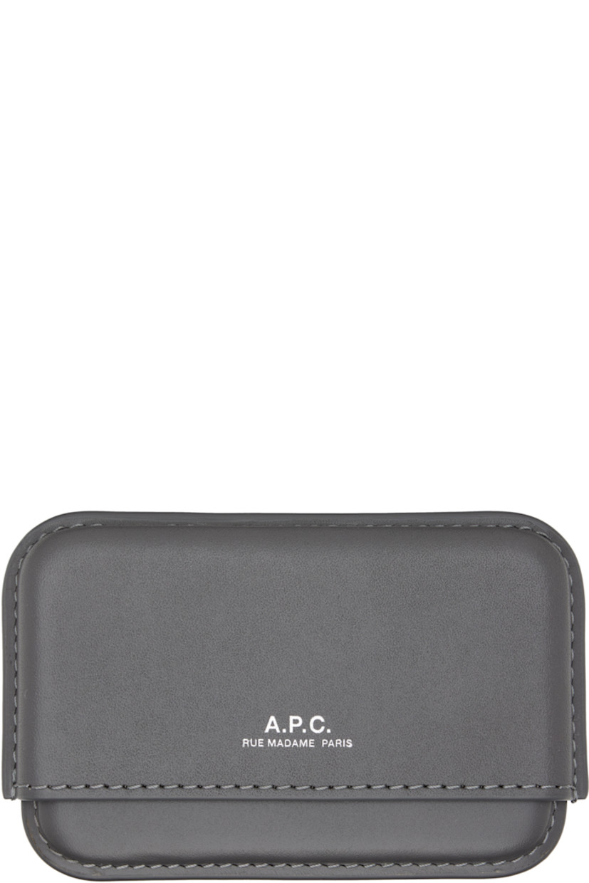 Vegetable-tanned buffed leather card holder.

· Silver-tone logo stamp at face
· H2.5" x W4" x D0.5"

Supplier color: Coal