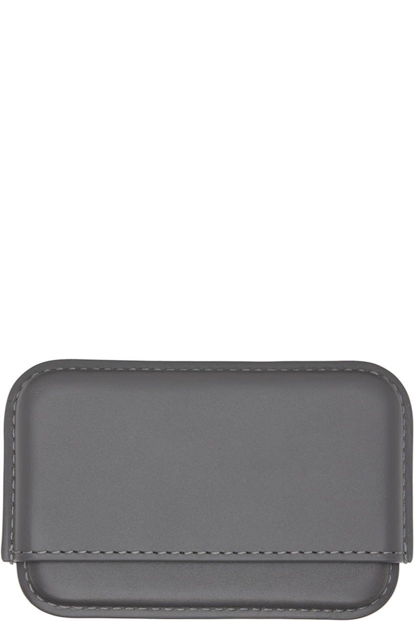 Vegetable-tanned buffed leather card holder.

· Silver-tone logo stamp at face
· H2.5" x W4" x D0.5"

Supplier color: Coal