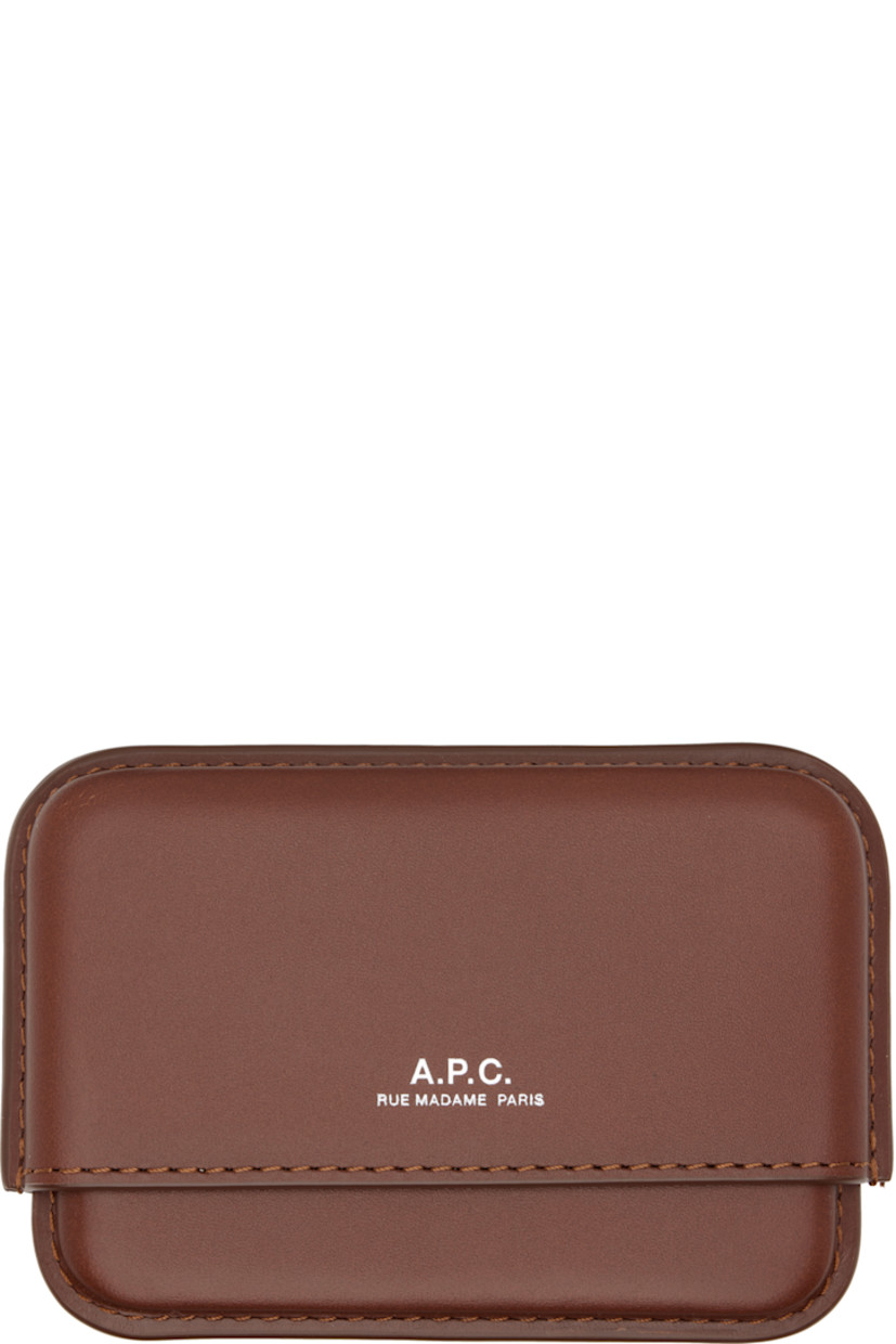 Vegetable-tanned buffed leather card holder.

· Silver-tone logo stamp at face
· H2.5" x W4" x D0.5"

Supplier color: Noisette