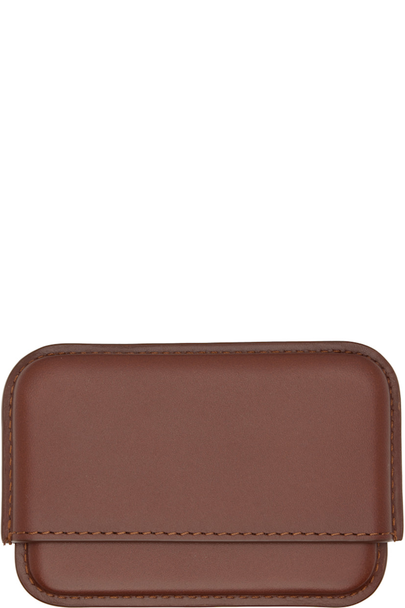 Vegetable-tanned buffed leather card holder.

· Silver-tone logo stamp at face
· H2.5" x W4" x D0.5"

Supplier color: Noisette