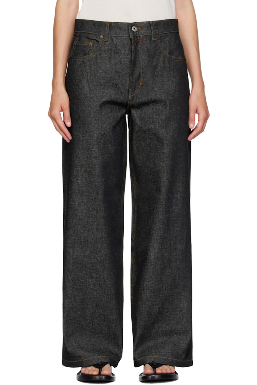 Non-stretch denim jeans. 

· Wide-leg 
· Belt loops
· Five-pocket styling
�· Zip fly 
· Logo patch at back waistband
· Contrast stitching in tan 

Supplier color: Indigo