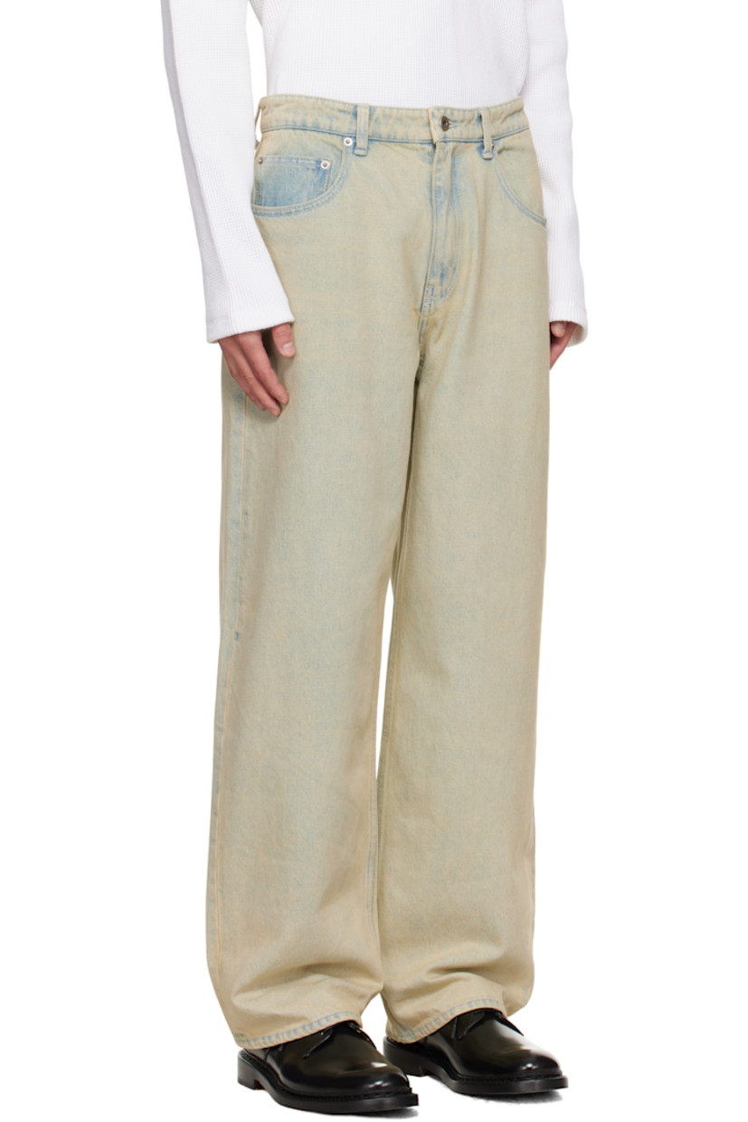 Non-stretch denim jeans.

· Fading throughout
· Loose-fit
· Belt loops
· Five-pocket styling
· Zip fly

Supplier color: Light blue