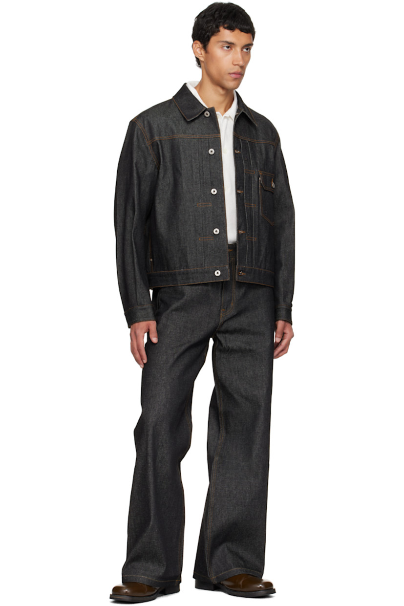 Non-stretch denim jeans.

· Wide-leg
· Belt loops
· Five-pocket styling
· Zip fly
· Logo patch at back waistband
· Contrast stitching in tan

Supplier color: Indigo