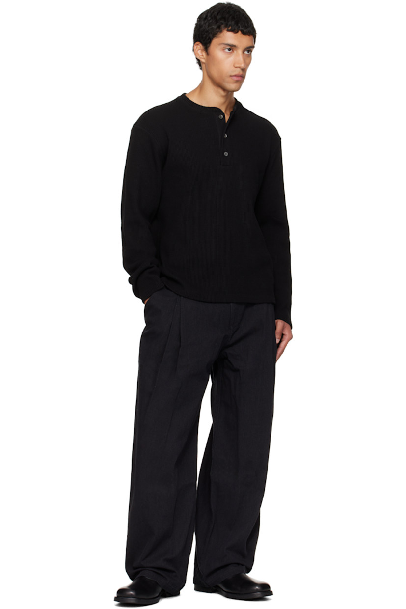 Cotton canvas trousers.

· Loose-fit
· Elasticized waistband
· Four-pocket styling
· Zip fly
· Pleats at front

Supplier color: Washed black