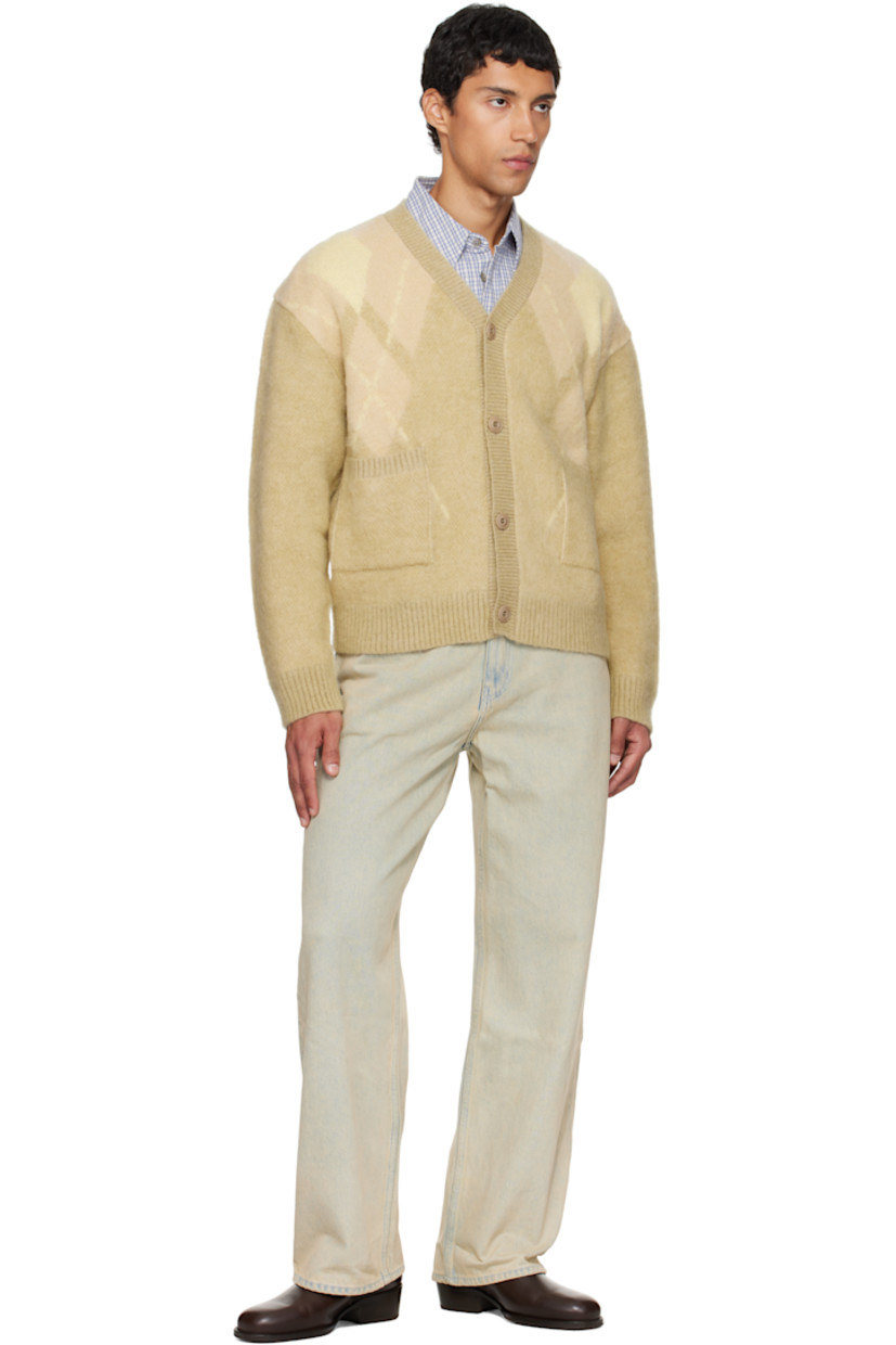Cotton flannel shirt.

· Check pattern throughout
· Spread collar
· Button closure
· Patch pocket at chest
· Shirttail hem
�· Buttoned barrel cuffs
· Locker loop and box pleat at back yoke

Supplier color: Blue check