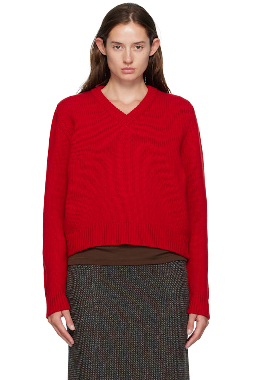 Handcrafted knit Geelong lambswool sweater. Rib-knit V-neck, hem, and cuffs.

Supplier color: Ruby red