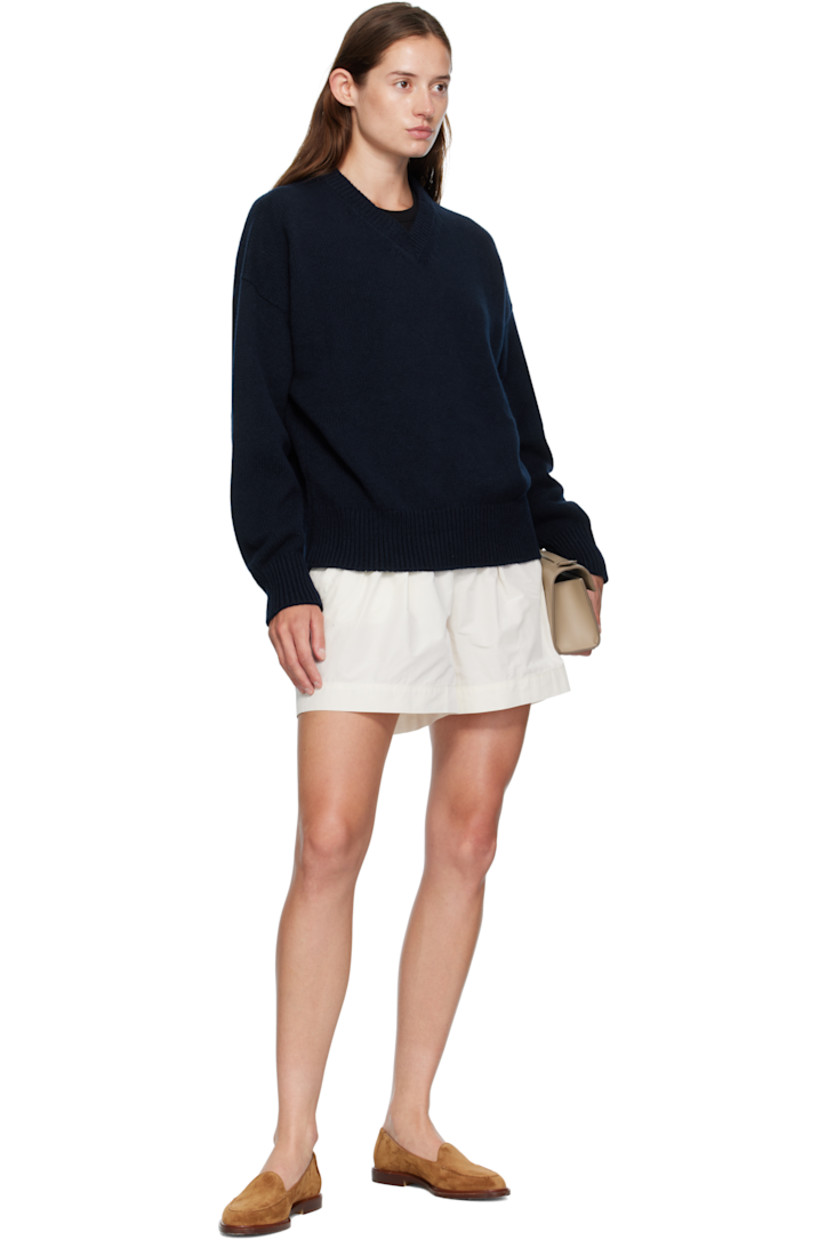 5-gauge knit virgin wool sweater.

· RWS-certified virgin wool
· Fully fashioned construction
· Rib-knit V-neck, hem, and cuffs
· Dropped shoulders

Supplier color: Navy