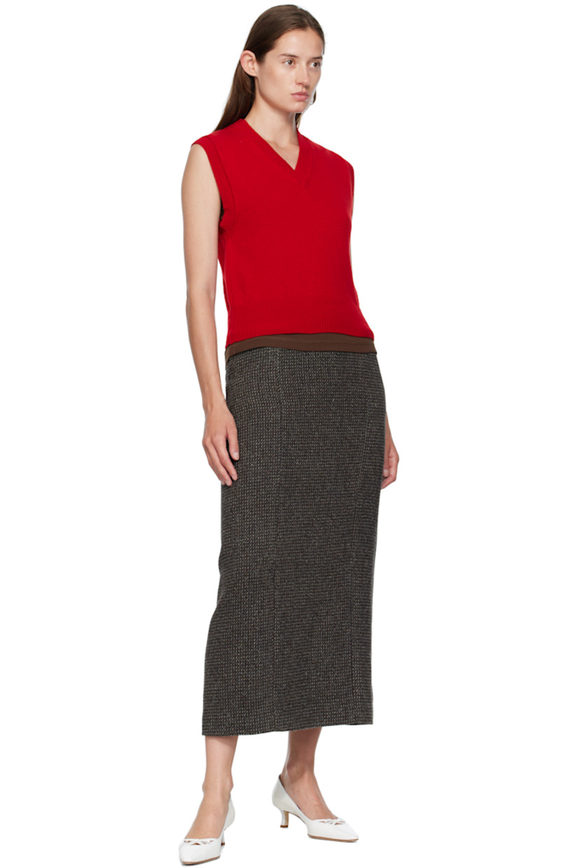 Handcrafted 7-gauge knit Geelong lambswool vest. 

· RWS-certified lambswool
· Rib-knit V-neck, hem, and armscyes 

Supplier color: Ruby red