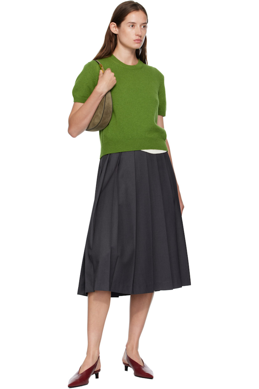 Knit superfine lambswool T-shirt.

· Fully fashioned construction
· Rib-knit crewneck, hem, and cuffs
· Cropped hem

Supplier color: Pickle green