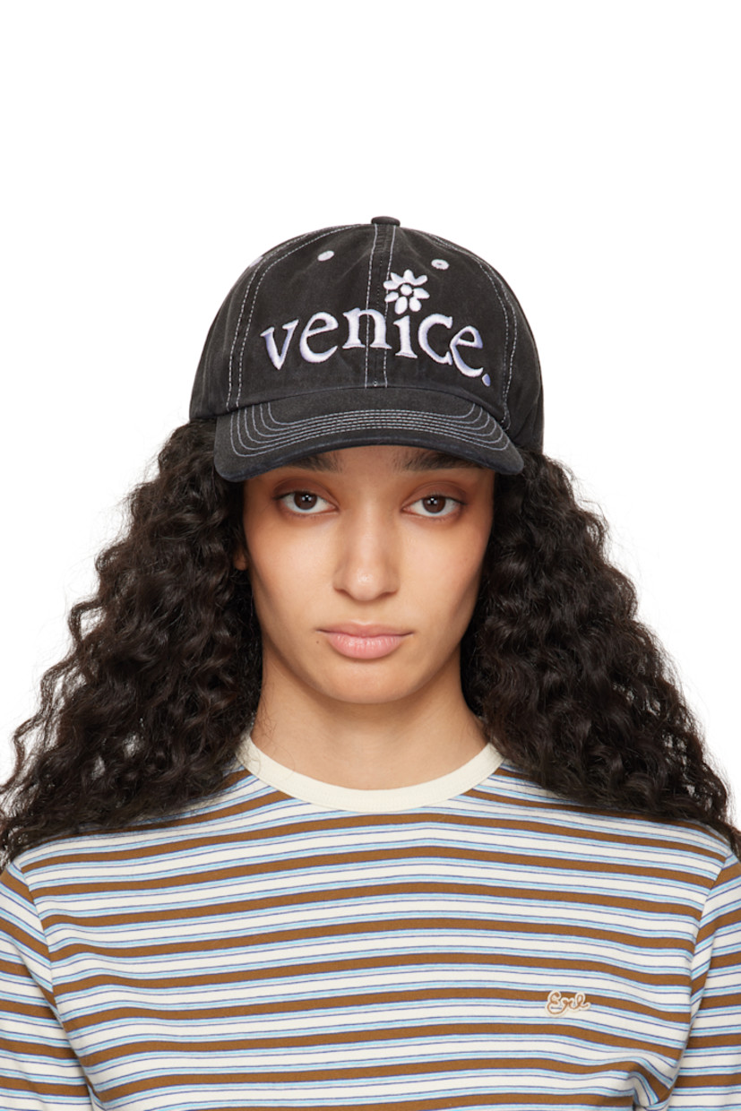 Denim cap in black. 

· Embroidered eyelets at crown
· Text embroidered at front and back face
· Curved brim
· Cinch fastening
· Twill browband
· Contrast stitching in white

Supplier color: Black