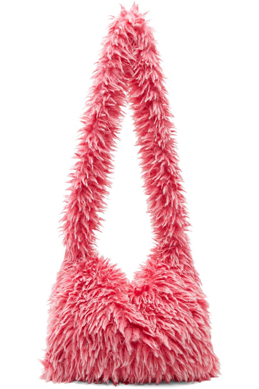 Padded faux-fur shoulder bag in pink.

· Subtle fading throughout
· Fixed crossbody strap
· Flap closure
· Patch pocket at interior
· Plain-woven lining
· H15" x W19" x D8"

Supplier color: Pink
