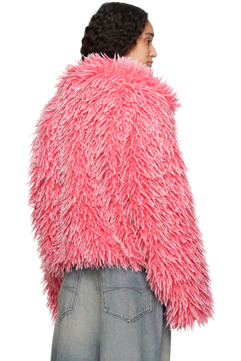 Faux-fur jacket. 

· Spread collar
· Press-stud closure
· Seam pockets
· Quilted satin lining

Supplier color: Pink