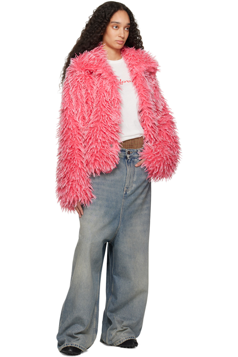Faux-fur jacket. 

· Spread collar
· Press-stud closure
· Seam pockets
· Quilted satin lining

Supplier color: Pink