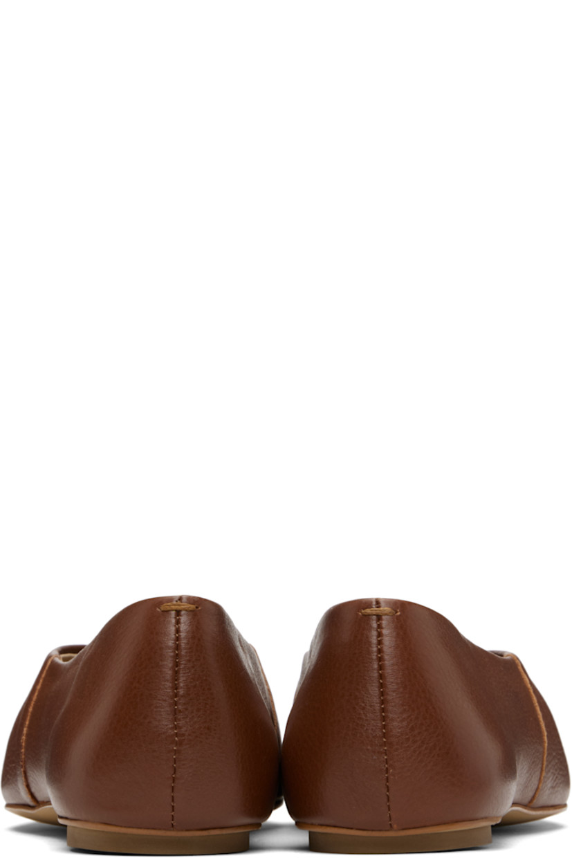 Grained leather ballerina flats.

· Square toe 
· Suede and buffed leather lining
· Leather sole with rubber injection

Supplier color: Tobacco
