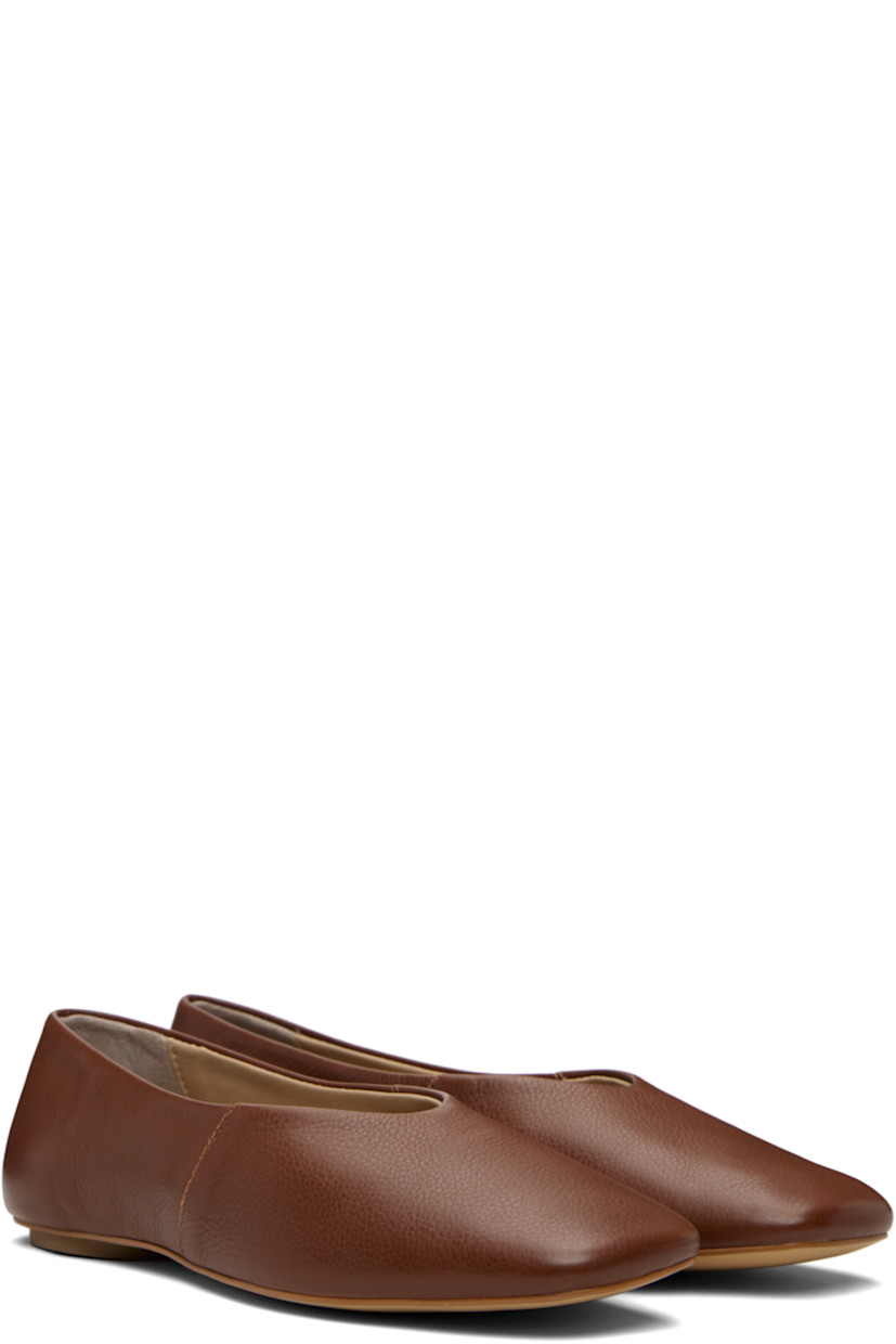 Grained leather ballerina flats.

· Square toe 
· Suede and buffed leather lining
· Leather sole with rubber injection

Supplier color: Tobacco