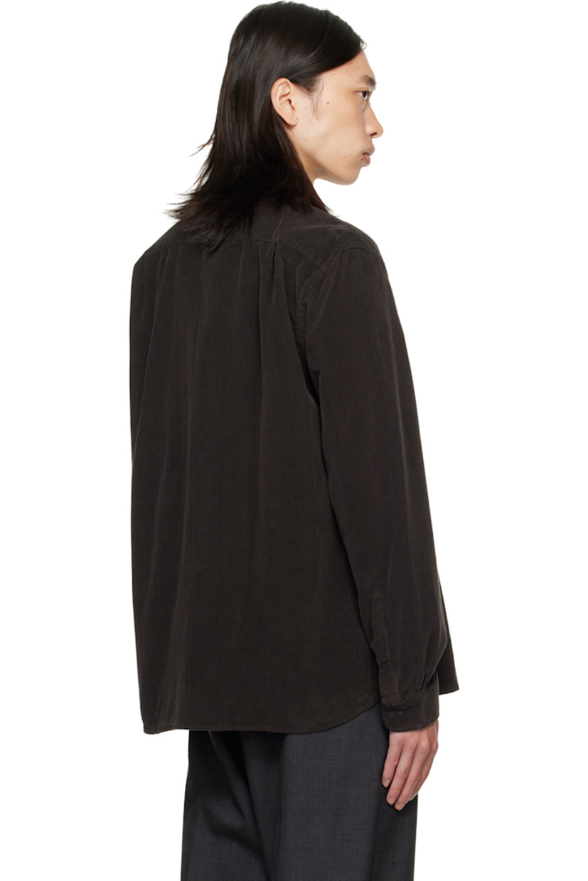 Cotton corduroy shirt.

· Spread collar
· Button closure
· Logo patch and patch pocket at chest
· Shirttail hem
· Buttoned barrel cuffs
· Pleats at back yoke

Supplier color: Port