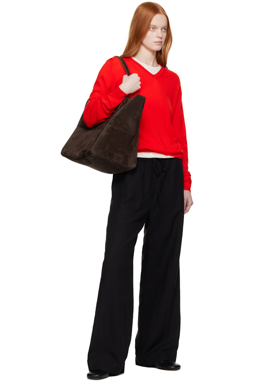 Paneled suede tote.

· Magnetic patch pockets throughout
· Rolled shoulder straps
· Zip closure
· Zip pocket at interior
· Laptop compartment
· Contrast stitching in white
· H13" x W21" x D9.5"

Supplier color: Chocolate