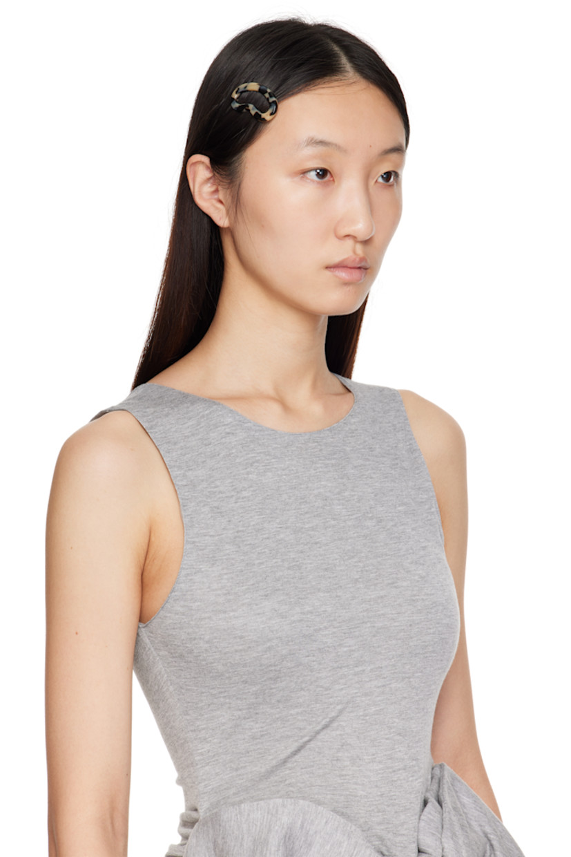 Tortoiseshell acetate hair clip.

· Hinged-clip fastening
· Logo at back face
· H1" x W2"

Supplier color: Dalmation