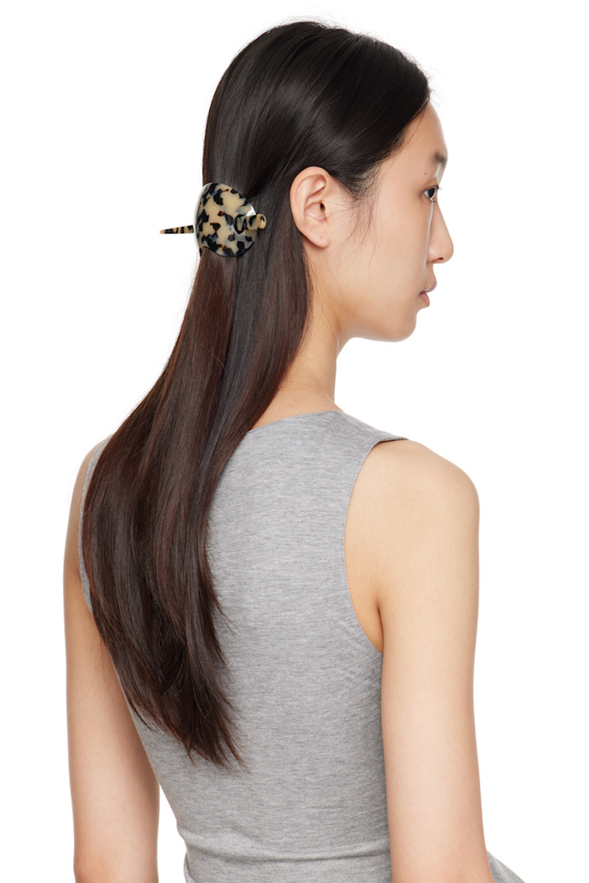 Tortoiseshell acetate hair-pin barrette.

· Embossed logo at pin
· Barrette: W3"
· Pin: L6" 

Supplier color: Dalmation