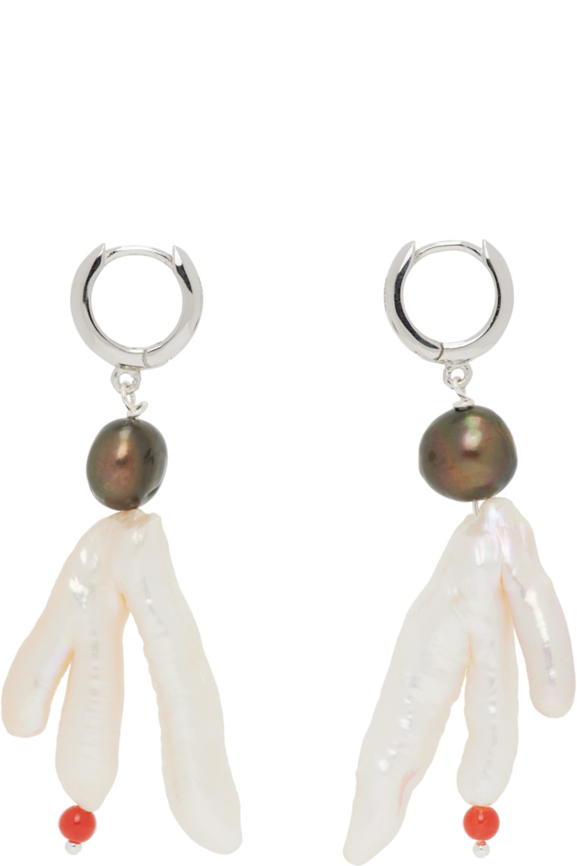 Pair of chicken foot freshwater pearl drop earrings.

· Beaded pearl and stones at length
· Hinged-post fastening
· Sterling silver hardware
· H2" x W0.75"

Part of the Gohar World Table VII collection.

Supplier color: Silver