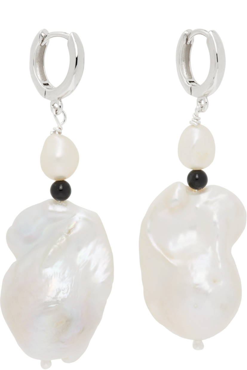 Pair of handcrafted beaded baroque pearl drop earrings.

· Onyx stone at length
· Hinged-post fastening
· Sterling silver hardware
· H2" x W0.75"

Part of the Gohar World Table VII collection.

Supplier color: White/Onyx