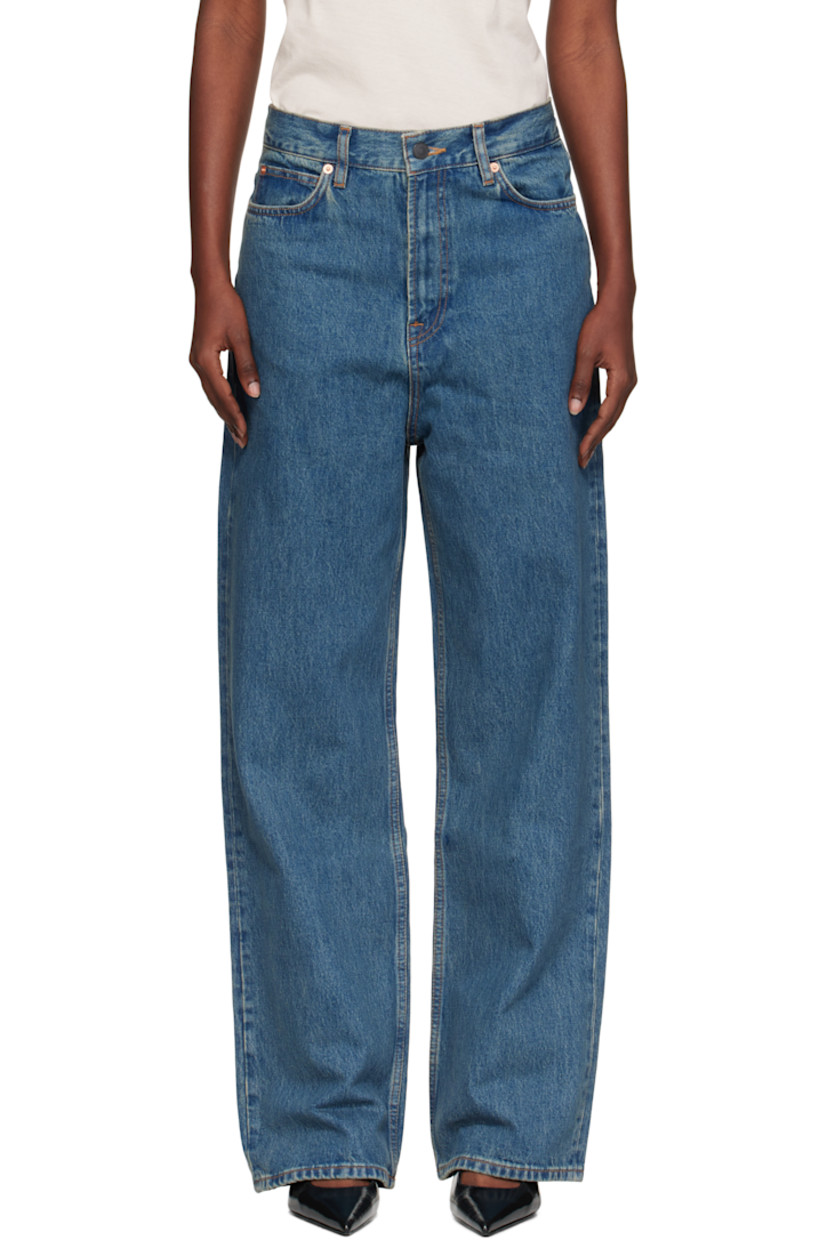 Loose-fit 14 oz non-stretch denim jeans. 

· Fading and whiskering throughout 
· Low-rise 
· Belt loops
· Five-pocket styling
· Zip fly 
· Logo patch at back waistband
· Contrast stitching in tan 

Supplier color: Indigo