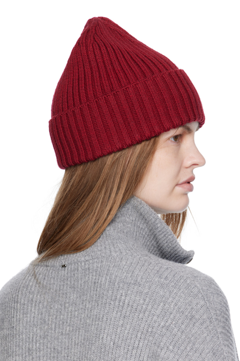 Rib-knit merino wool beanie. Logo embroidered at rolled brim.

Supplier color: Burgundy