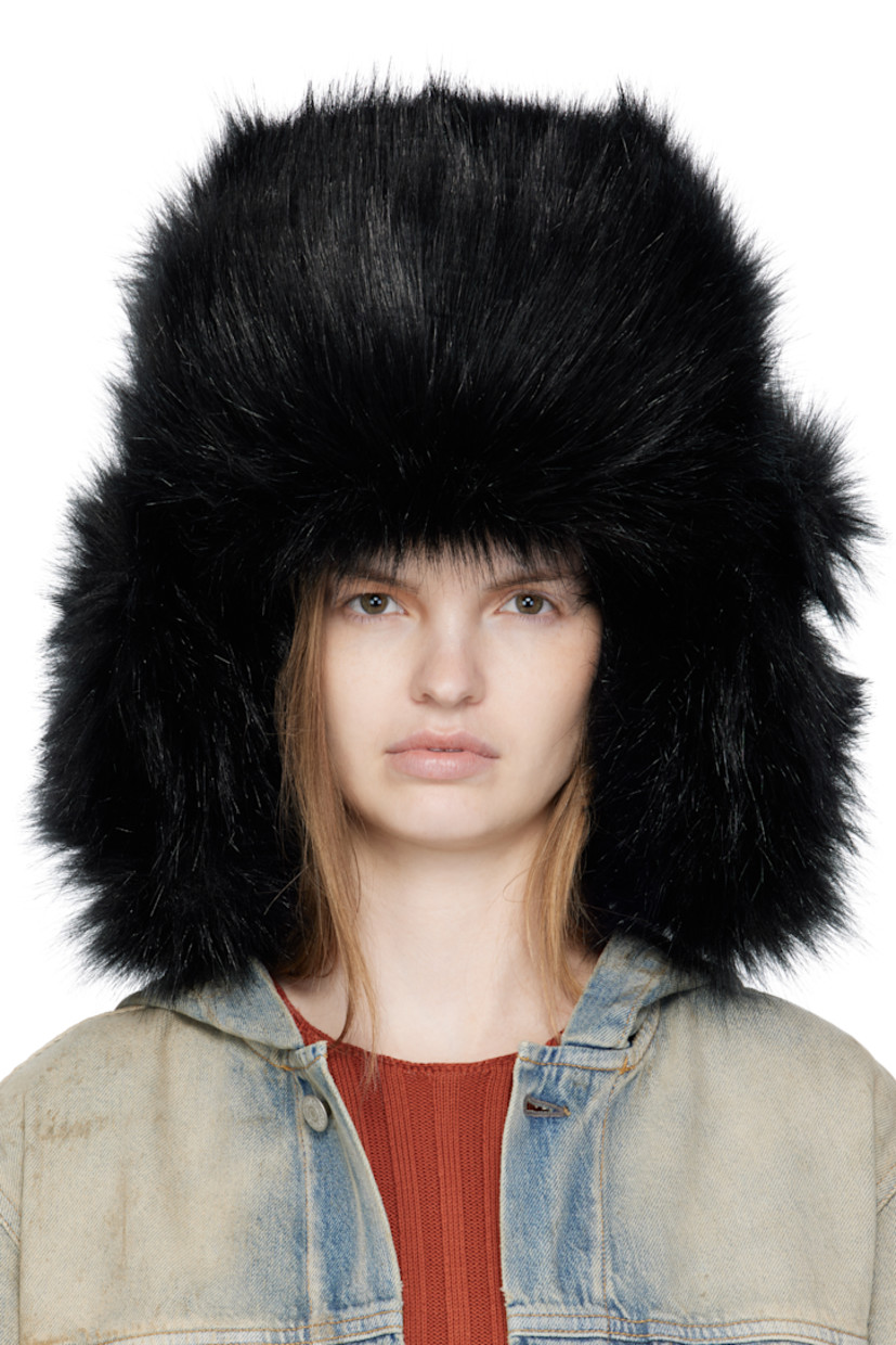 Handcrafted padded faux-fur aviator hat.

· Flap at side face
· Cotton jersey lining

Supplier color: Black