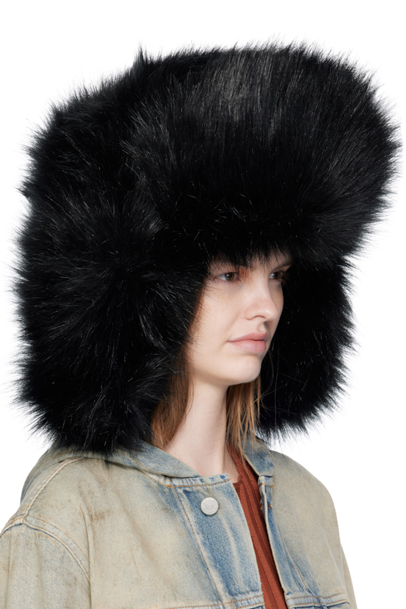 Handcrafted padded faux-fur aviator hat.

· Flap at side face
· Cotton jersey lining

Supplier color: Black