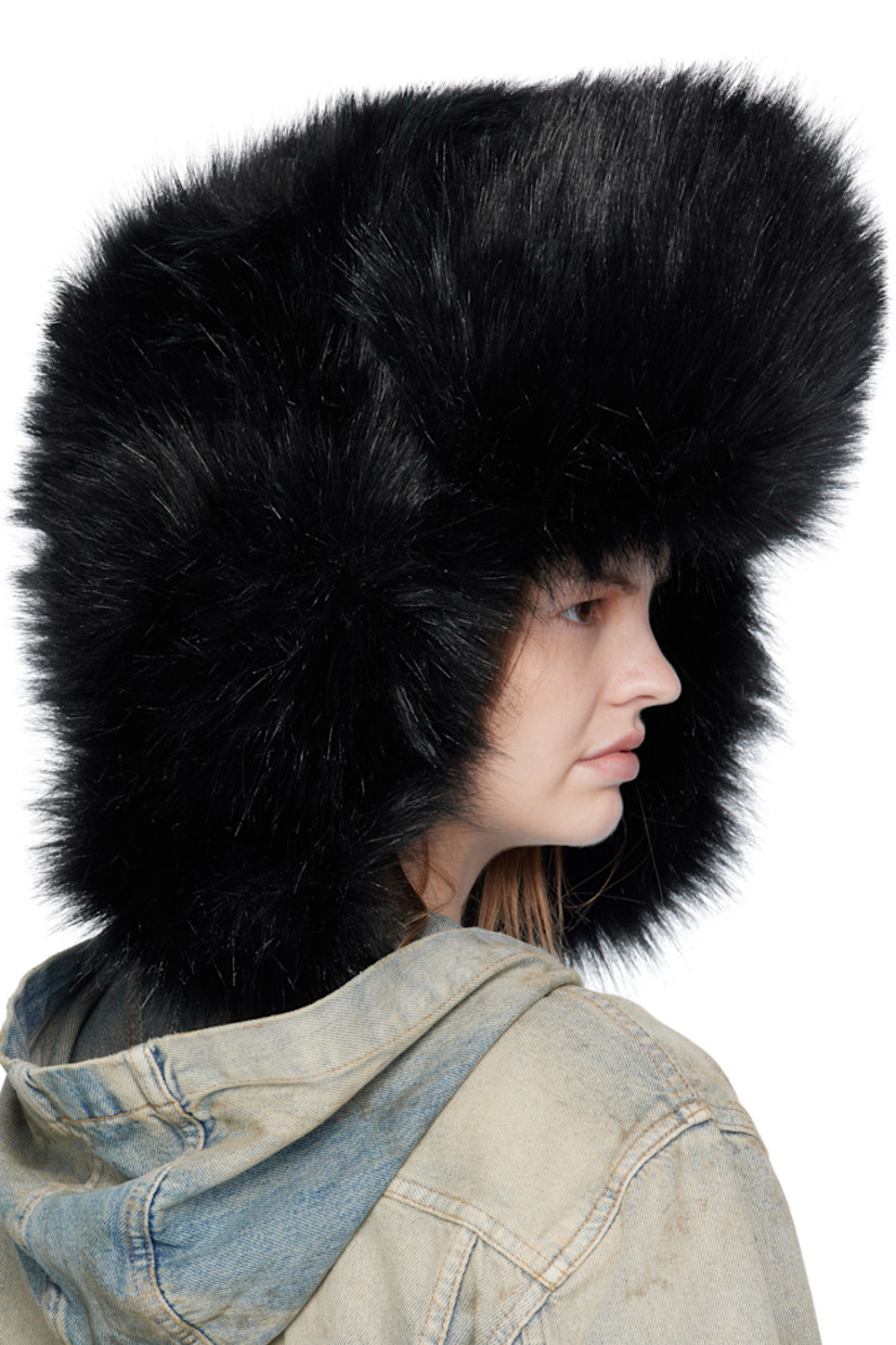 Handcrafted padded faux-fur aviator hat.

· Flap at side face
· Cotton jersey lining

Supplier color: Black