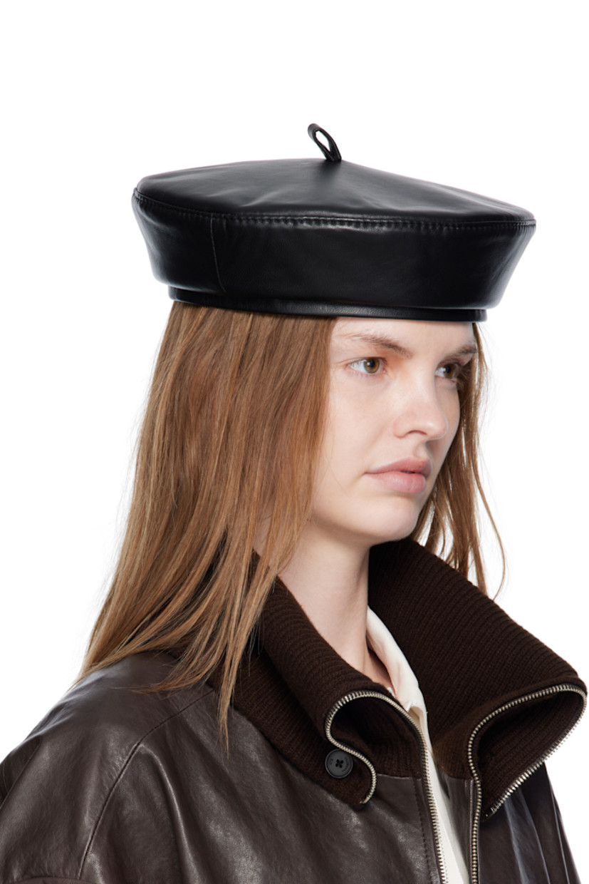 Grained leather beret. Full cotton twill lining.

Supplier color: Black