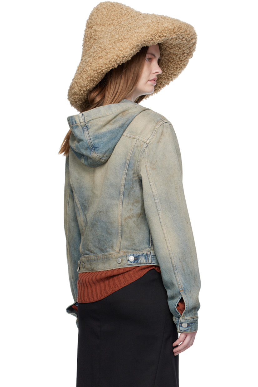 Padded sherpa fleece hat.

· Logo appliqué at face
· Cotton twill lining

Supplier color: Beige