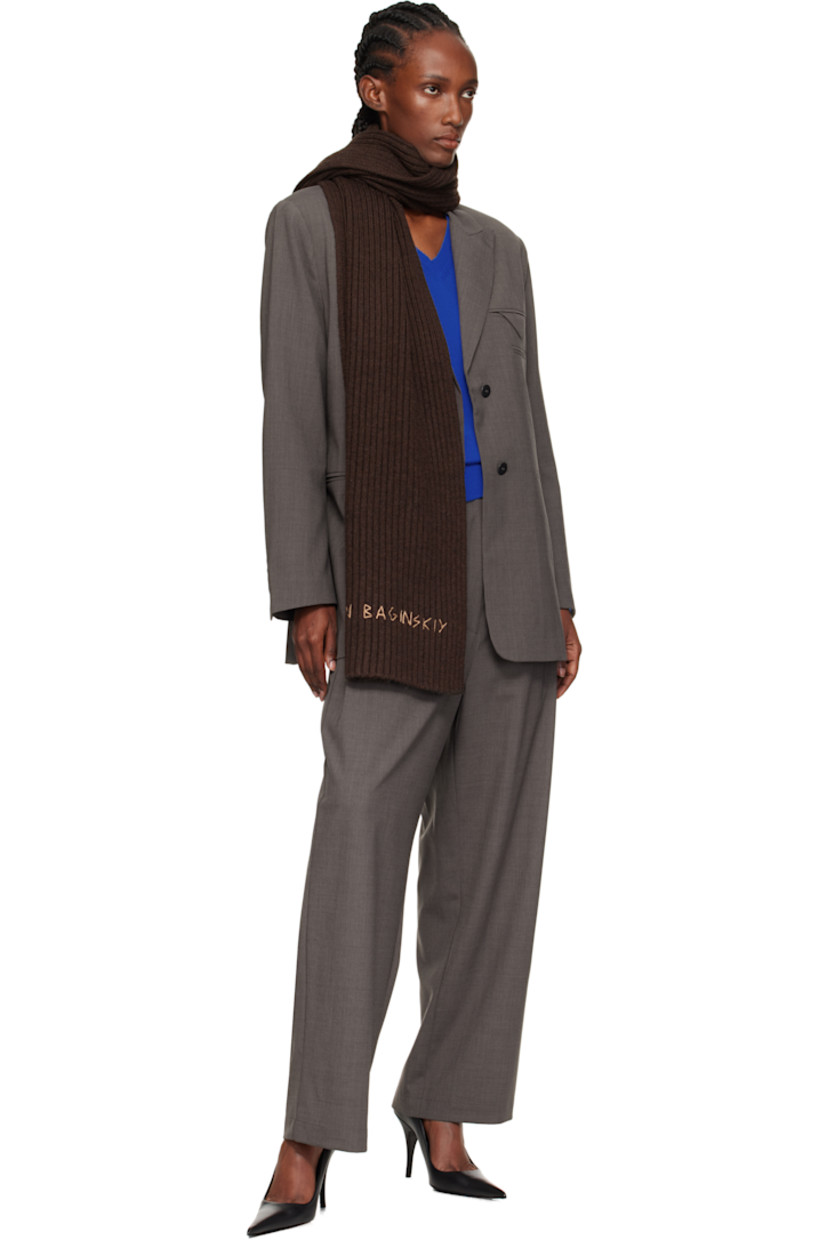 Rectangular rib-knit merino wool scarf.

· Logo embroidered at face
· L82.5" x W12"

Supplier color: Brown