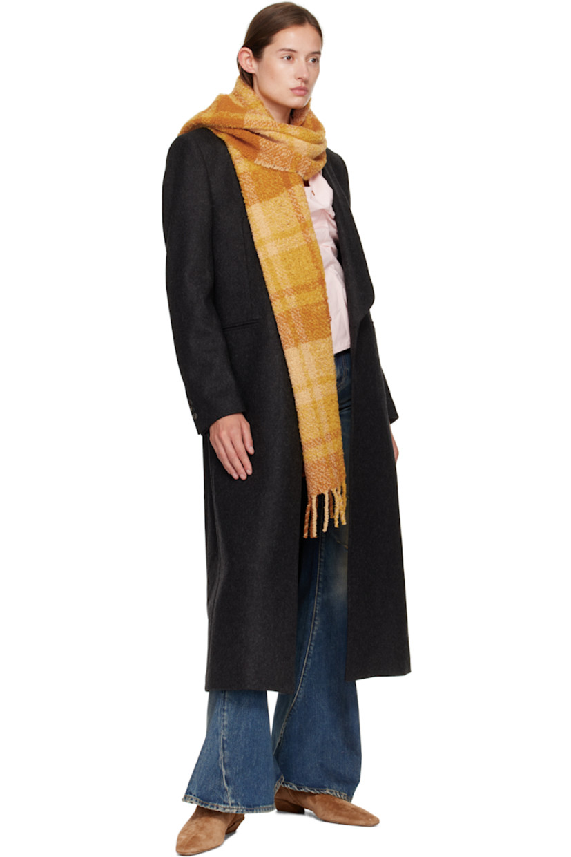 Wool-blend bouclé scarf.

· Check pattern throughout
· Logo appliqué at end
· Fringed detailing at ends
· L70" x W12"

Supplier color: Yellow